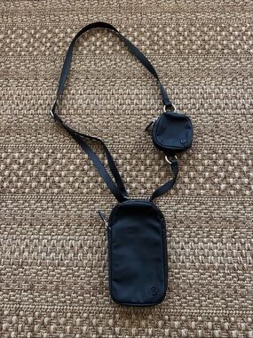 Lululemon Black Crossbody Pouch with Coin Pod
